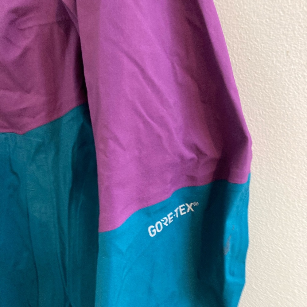 Mountain Hardwear Goretex raincoat - Picture 5 of 6